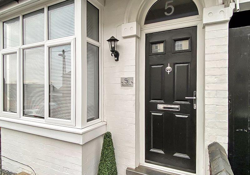 Hill, Oakham, Dudley, DY2 7EN 2 bed terraced house £160,000