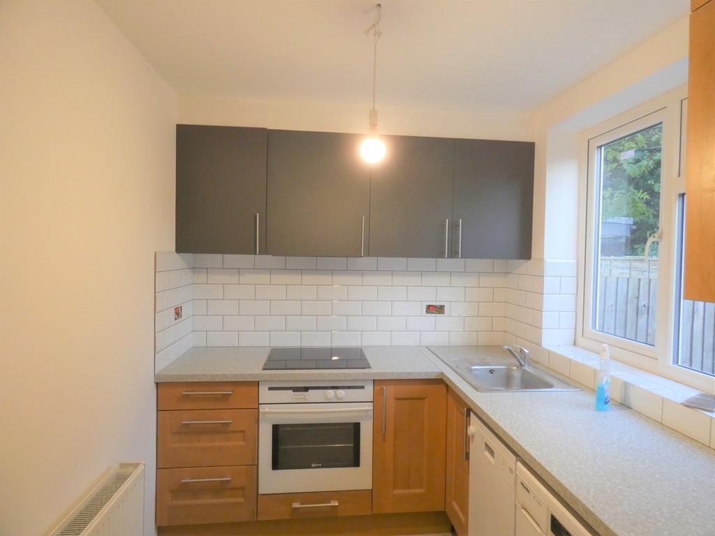 Kennedy Road, Hanwell, London, W7 2 bed terraced house £1,650 pcm (£