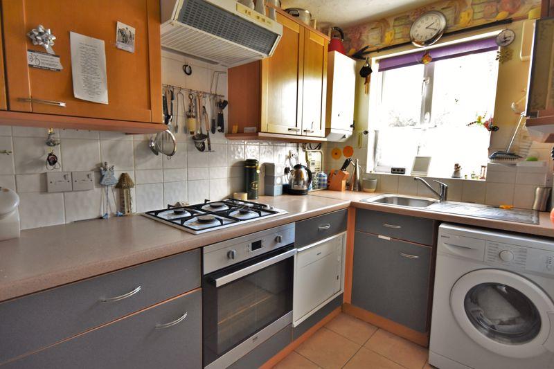 Bardsley Drive, Farnham 2 bed semidetached house £325,000