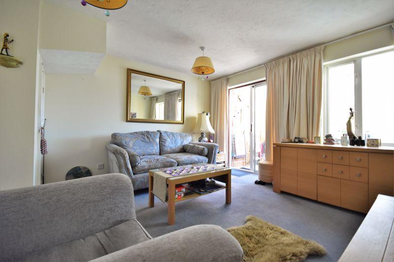 Bardsley Drive, Farnham 2 bed semidetached house £325,000