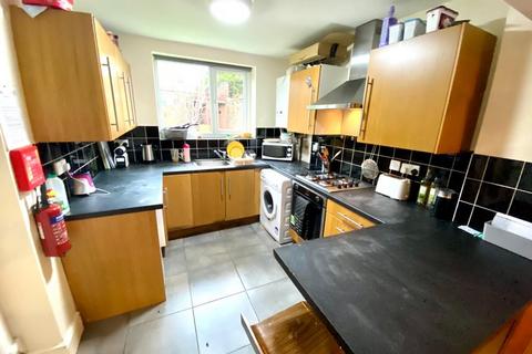 4 bedroom terraced house to rent, 250 School Road, Crookes