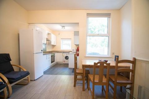 3 bedroom house share to rent, 74 Langdon Street, City Centre