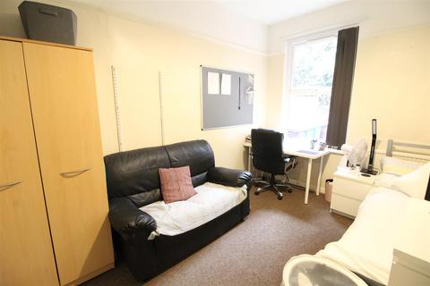 6 bedroom semi-detached house to rent - *£128 Excluding Bills* Kimbolton Avenue, Nottingham