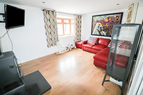 12 Heather Close, Nuneaton, CV10 7DS