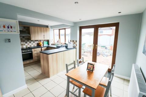 12 Heather Close, Nuneaton, CV10 7DS
