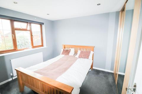 12 Heather Close, Nuneaton, CV10 7DS