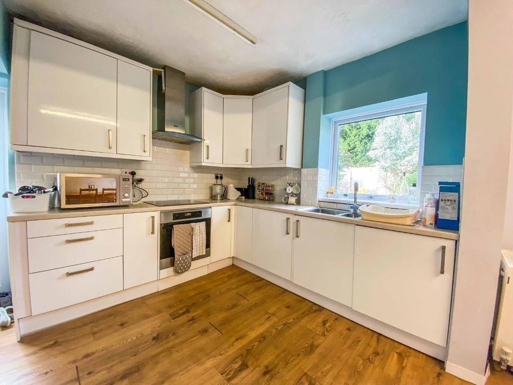 Kitchen 4.JPG