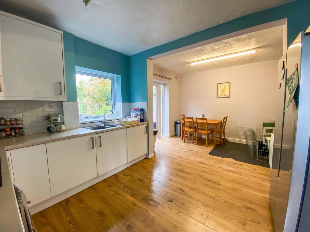 Kitchen 2.JPG