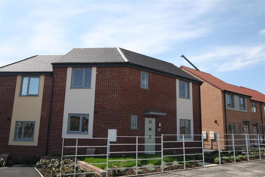 Meadowsweet Lane, Darlington 3 bed semidetached house £695 pcm (£160 pw)