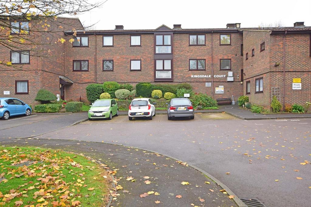 Hopewell Drive, Chatham 1 bed flat £90,000