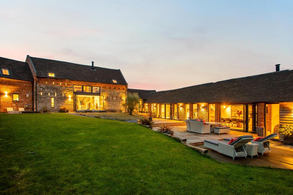 Appletree Lane, Inkberrow... 4 bed barn conversion £1,300,000