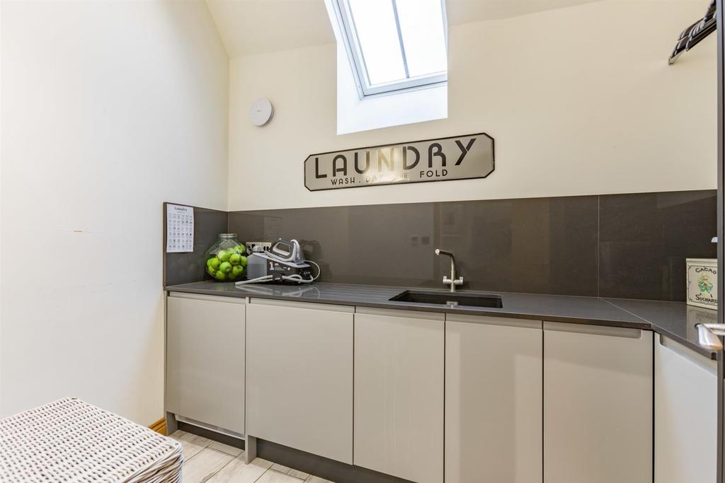 8484467-interior57.jpg