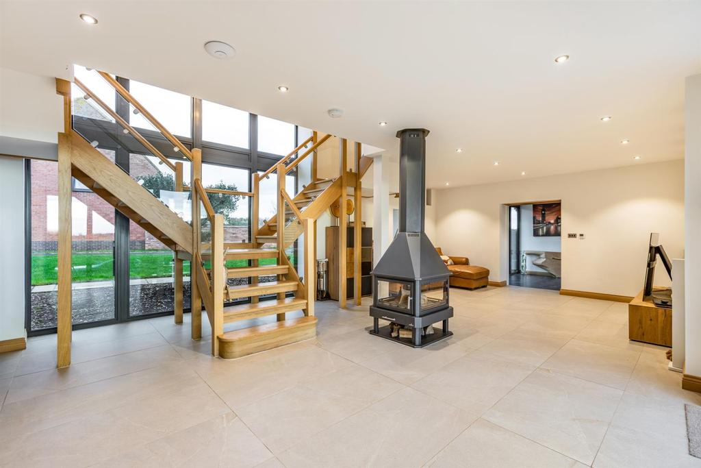 8484467-interior02.jpg