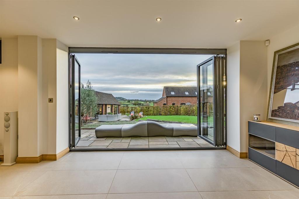 8484467-interior28.jpg