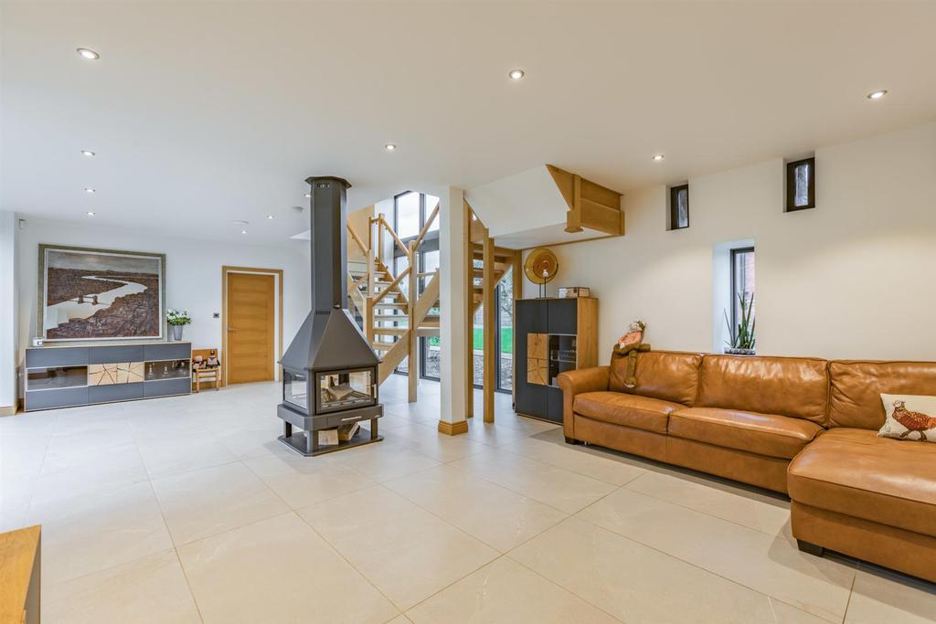 Appletree Lane, Inkberrow... 4 bed barn conversion £1,300,000