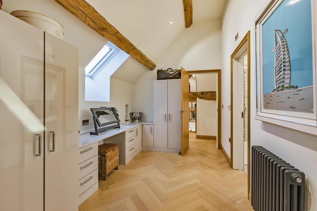 8484467-interior15.jpg