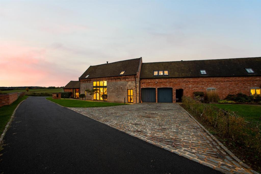 8484467-exterior01.jpg