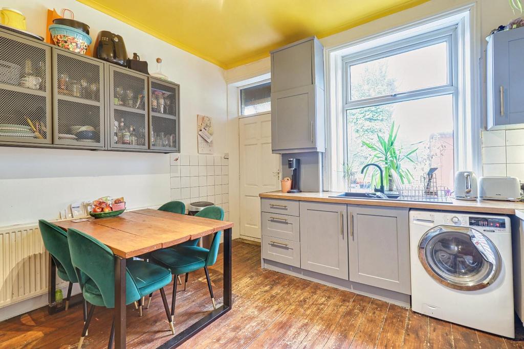 Dining kitchen