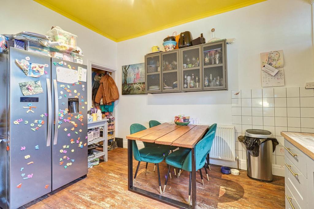 Dining kitchen