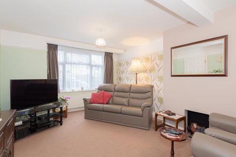 123 Walsingham Gardens, Epsom, KT19 0LZ
