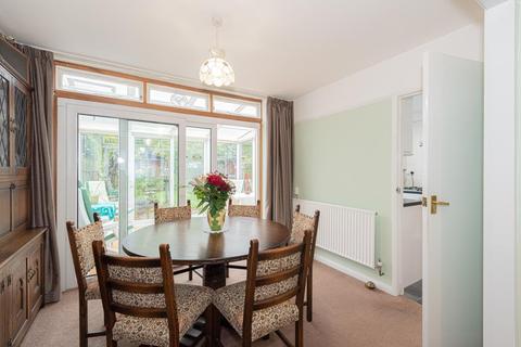 123 Walsingham Gardens, Epsom, KT19 0LZ