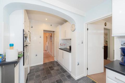 123 Walsingham Gardens, Epsom, KT19 0LZ