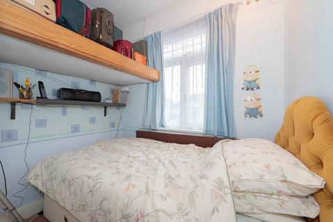 123 Walsingham Gardens, Epsom, KT19 0LZ