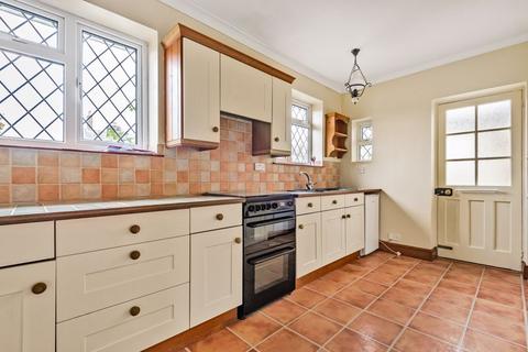 10 Bell Meadow, Godstone, RH9 8ED