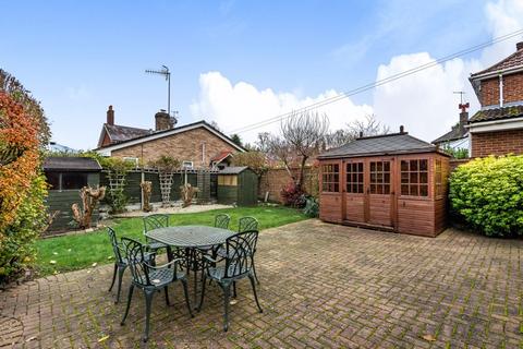 10 Bell Meadow, Godstone, RH9 8ED