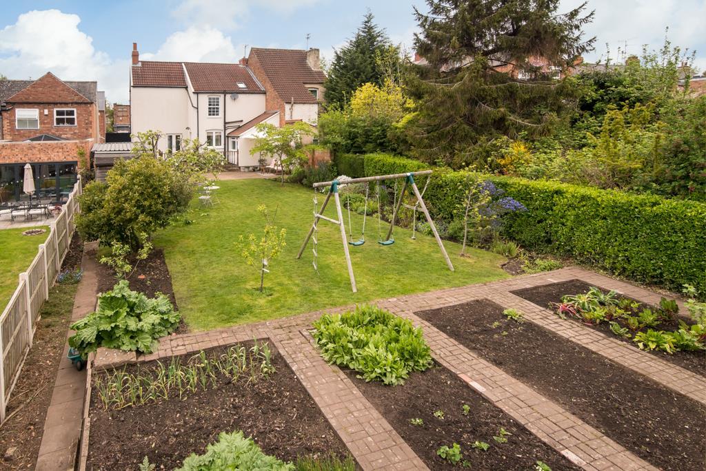 Carnarvon Grove, Carlton, Nottingham 3 bed semidetached house £260,000