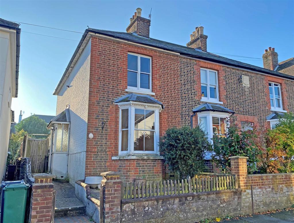 Glovers Road, Reigate 2 bed end of terrace house £550,000