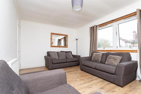 2 bedroom flat for sale - Campsie Road, Perth
