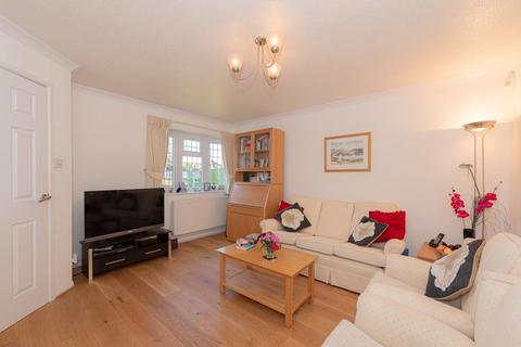 69a Hillside, Banstead, SM7 1EZ