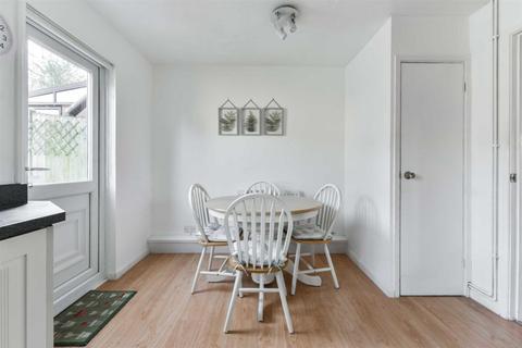 69a Hillside, Banstead, SM7 1EZ