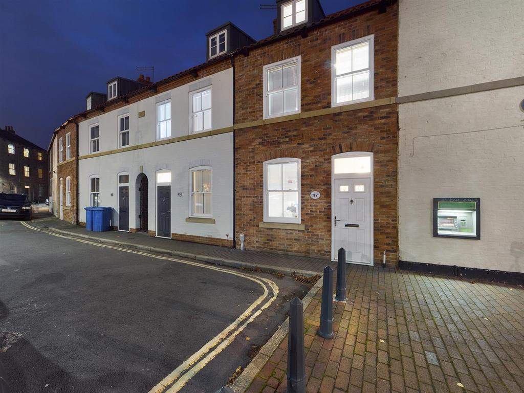 Trinity Lane, Beverley 2 bed townhouse for sale £160,000