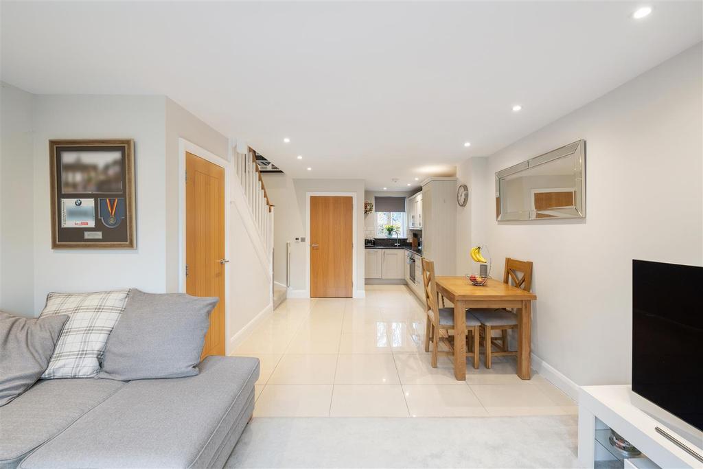 Malthouse Lane, Horley 2 bed terraced house £400,000