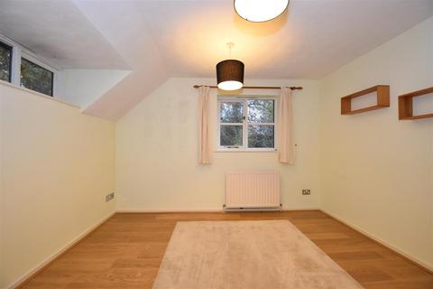 1 bedroom flat to rent, The Woodlands, Smallfield, Horley