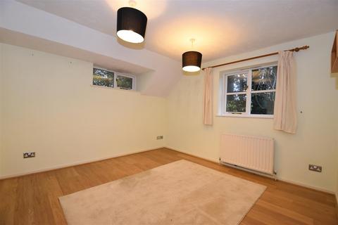 1 bedroom flat to rent, The Woodlands, Smallfield, Horley