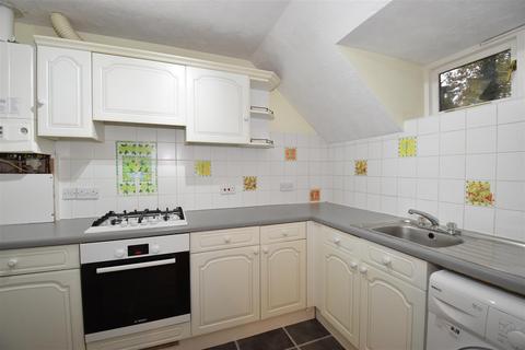 1 bedroom flat to rent, The Woodlands, Smallfield, Horley