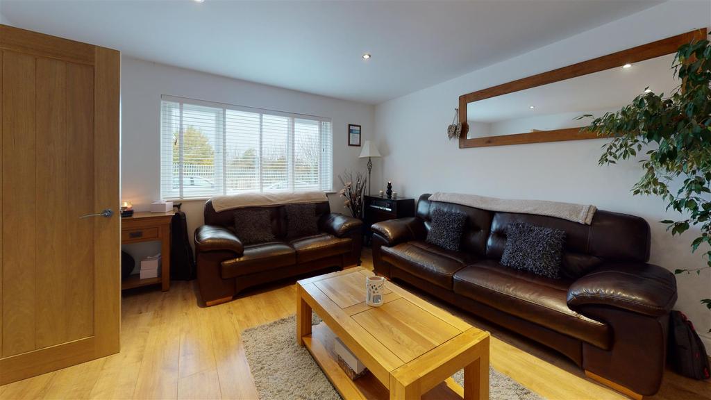 Spring Lane, Canterbury 3 bed house £1,400 pcm (£323 pw)