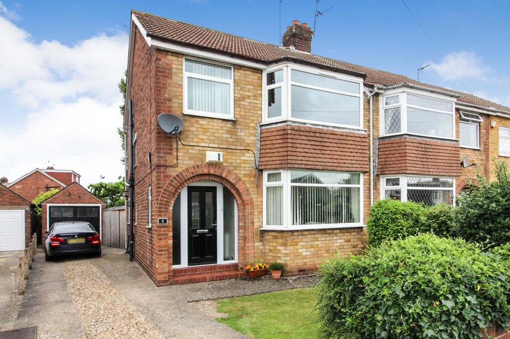 Woodhall Drive Beverley, HU17 7JF 3 bed semidetached house £850 pcm (£196 pw)