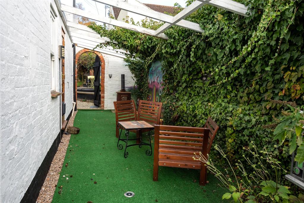 Covered Side Garden