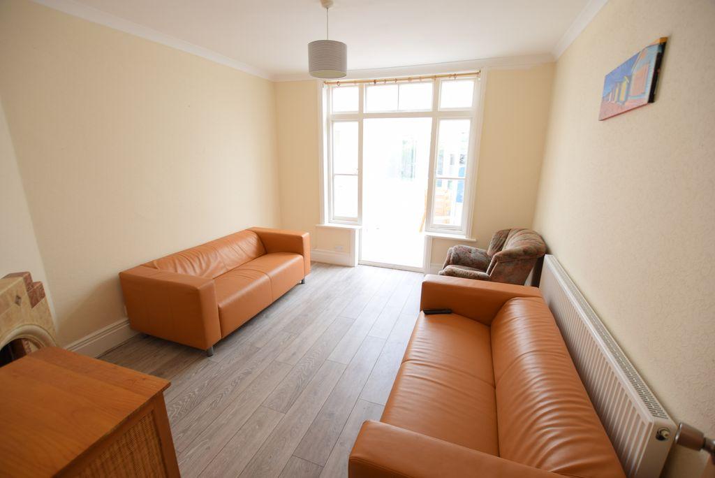 Melrose Avenue, READING RG6 7BN 5 bed semidetached house £2,300 pcm