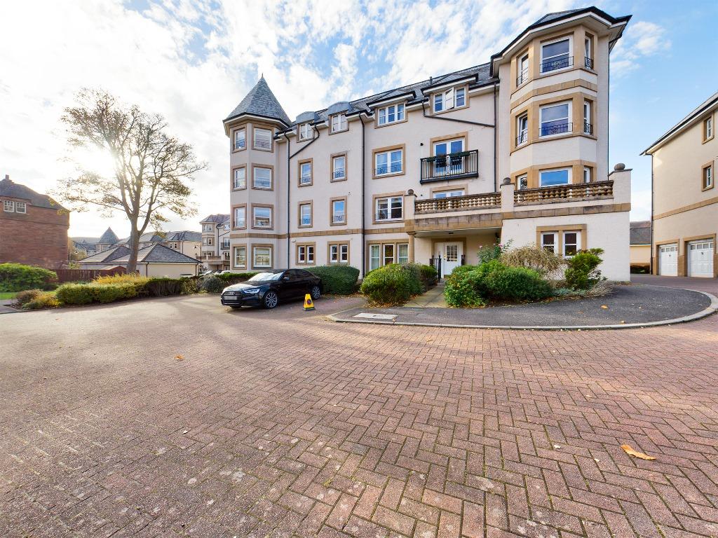 Rattray Drive, Greenbank, Edinburgh... 3 bed flat £375,000