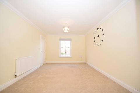 3 bedroom end of terrace house to rent, Thacker Close, Ipswich, IP8