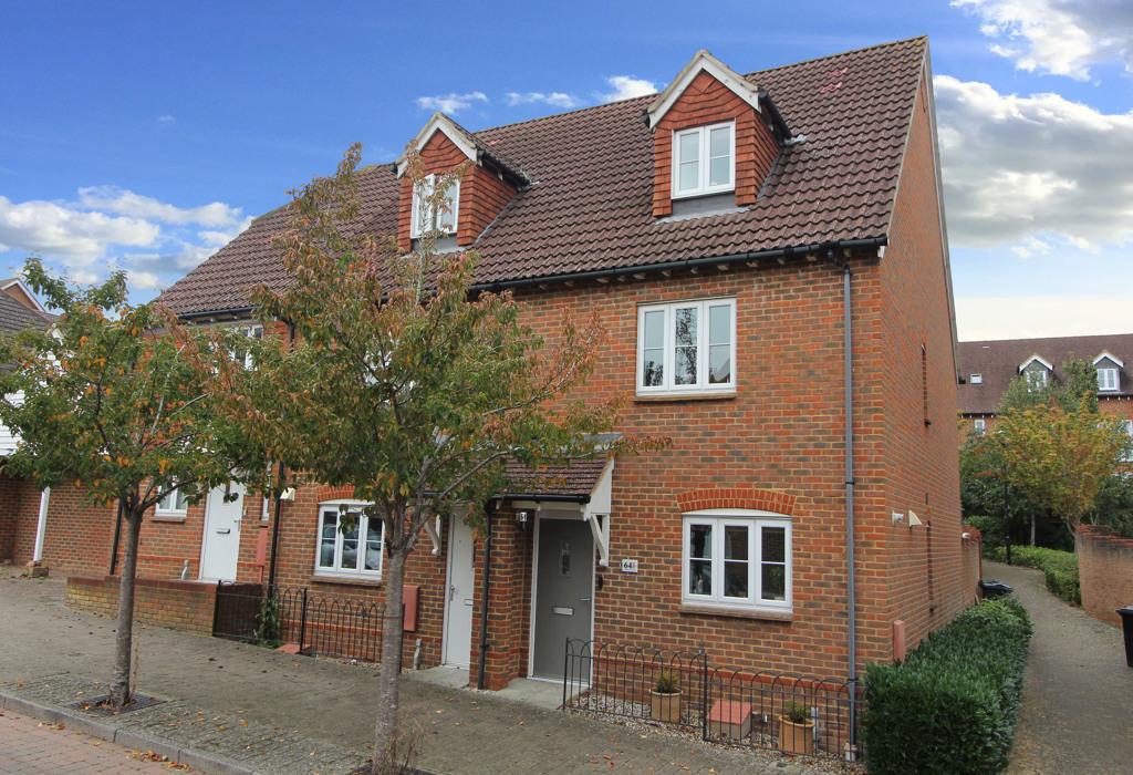 Running Foxes Lane, Ashford, Kent 3 bed end of terrace house £325,000