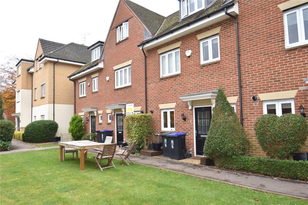 Montague Close, Farnham Royal, SL2 4 bed townhouse £2,100 pcm (£485 pw)