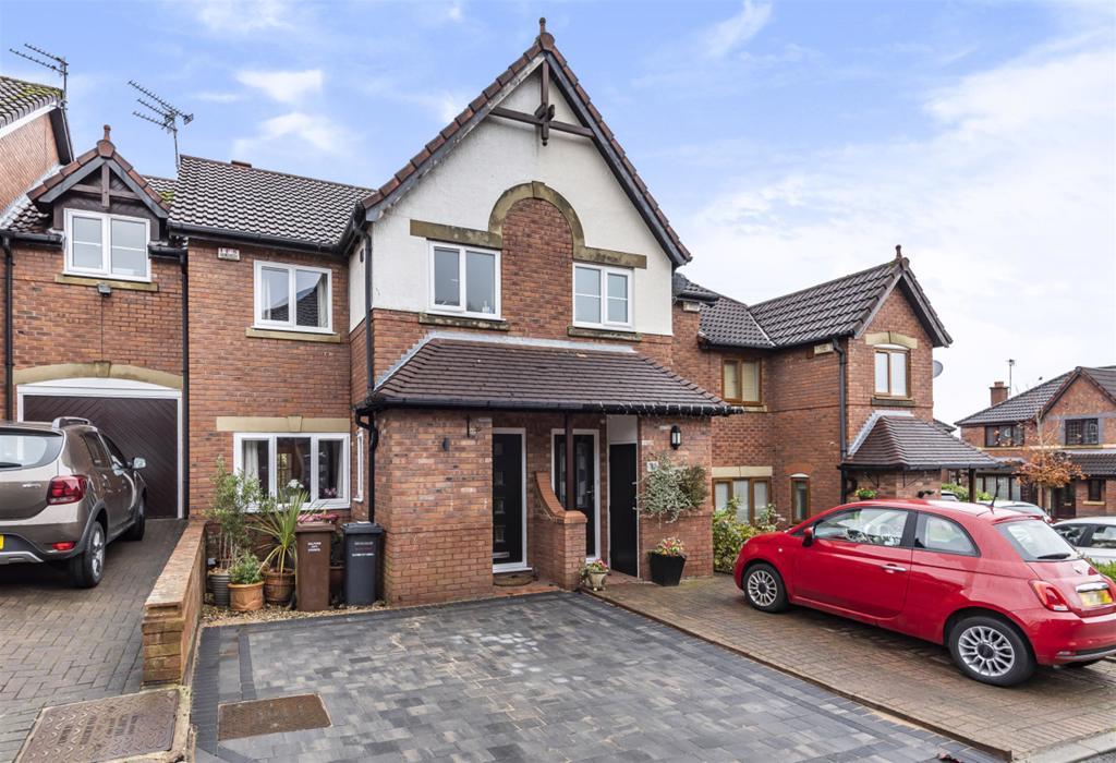 Falconwood Chase, Worsley, Manchester 2 bed terraced house £925 pcm