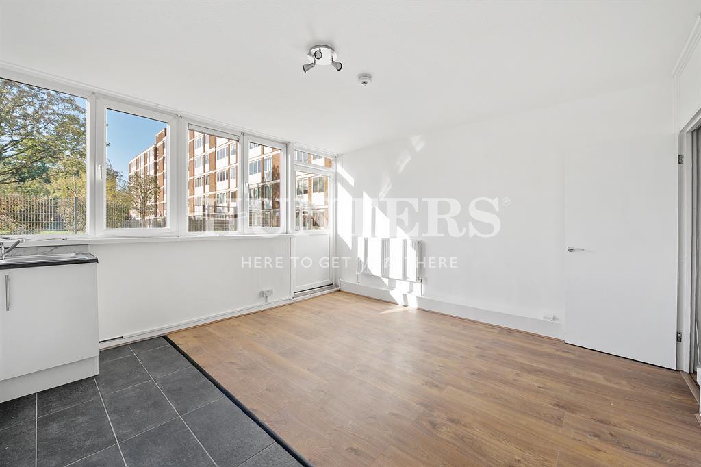 Buckland Court, St. John's Estate... 4 bed £2,453 pcm (£
