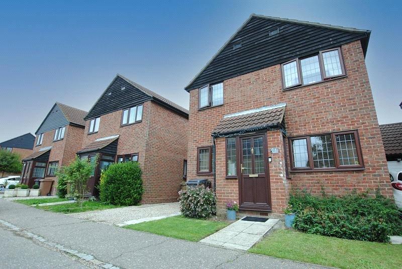 Brockenhurst Way, Bicknacre, Chelmsford, CM3 4 bed detached house £